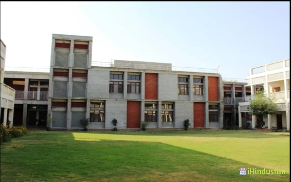 Dr. Bansi Dhar School - Logo
