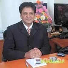 Dr. Naveed - Logo