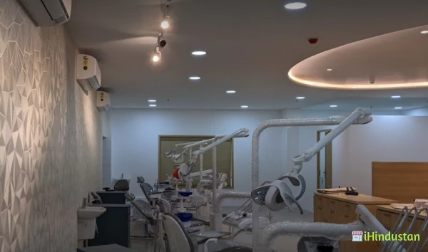 Dr. Naveen's Dental Centre - Logo