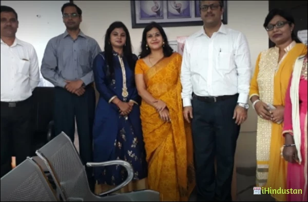 Dr Pooja Saxena - Logo
