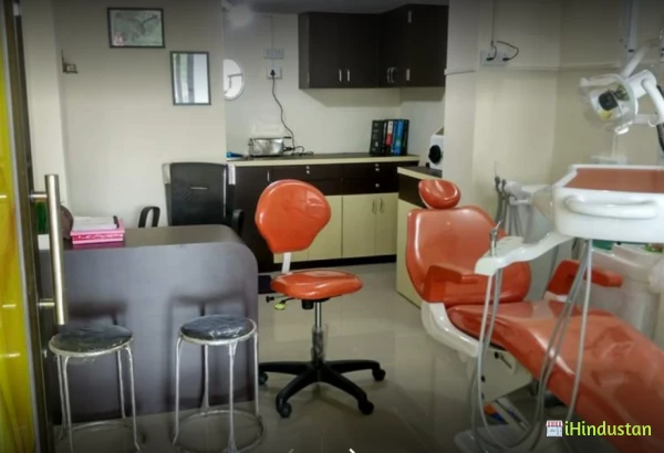 Dr Poonams Oracare dental clinic - Logo