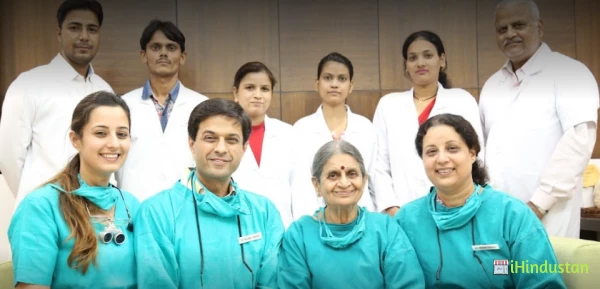 Dr. Reena Thaper - Logo