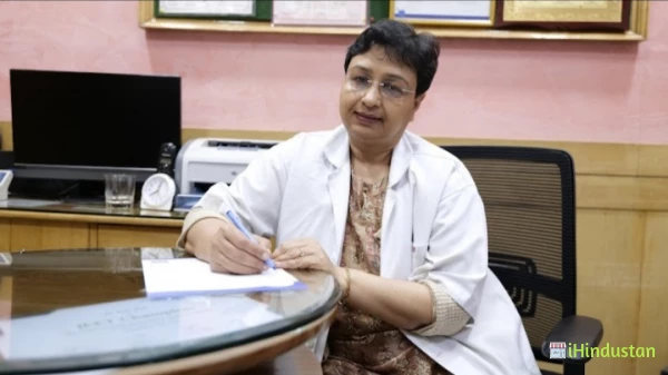 Dr. Ritu Jain - Logo