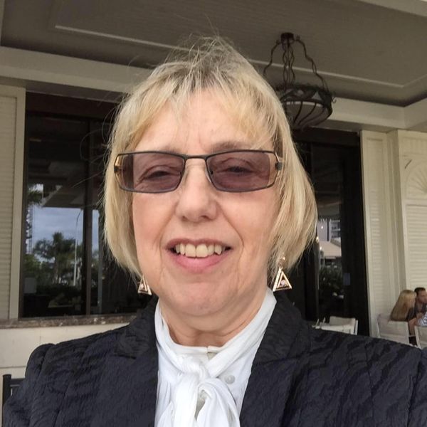 Dr Veronica Stanganelli Consultant Psychiatrist - Logo