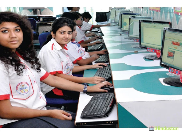 DYNASTY INTERNATIONAL SCHOOL - Logo