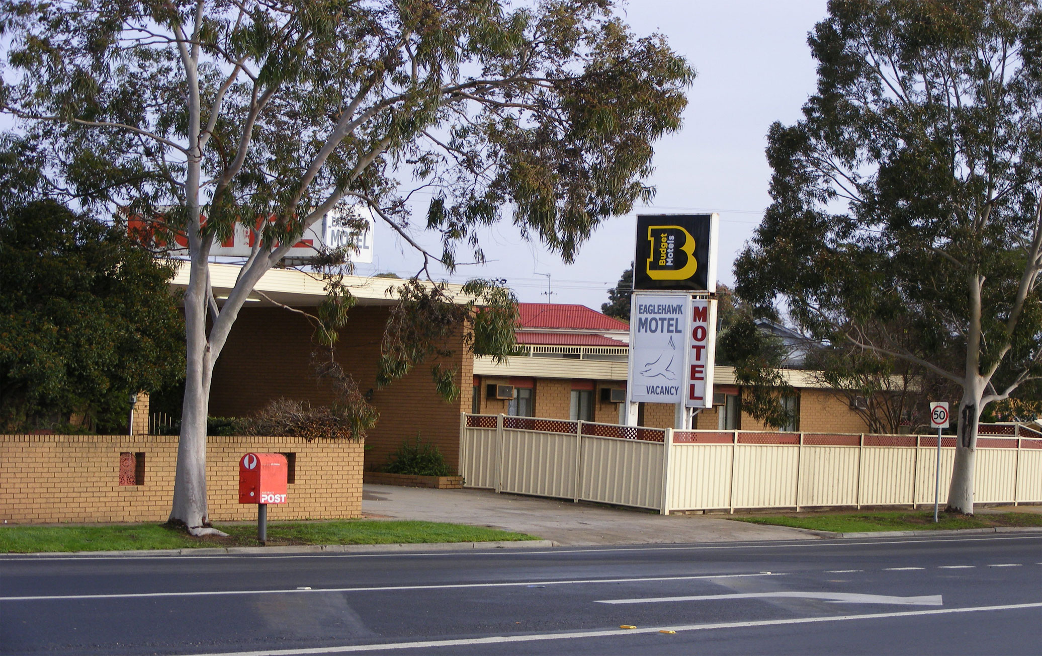 Eaglehawk Motel - Logo