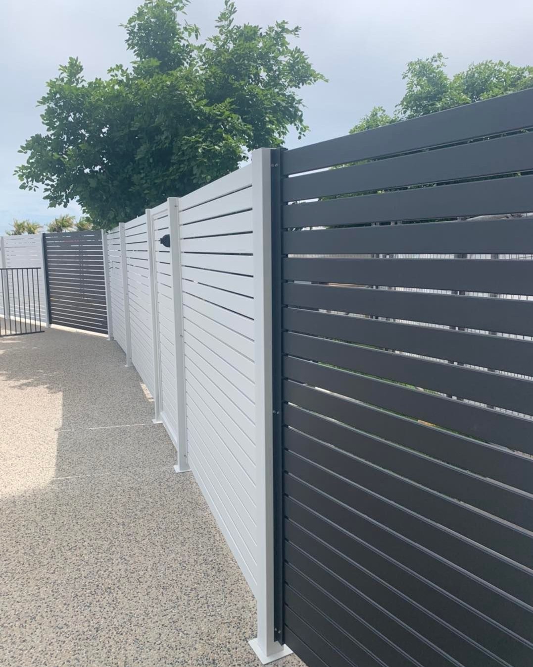 Easyloc Aluminium and Powder Coating - Logo