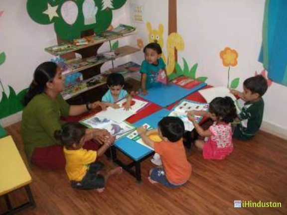 Ecampus Oneworld Junior School - Logo