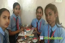 E-max International school - Logo