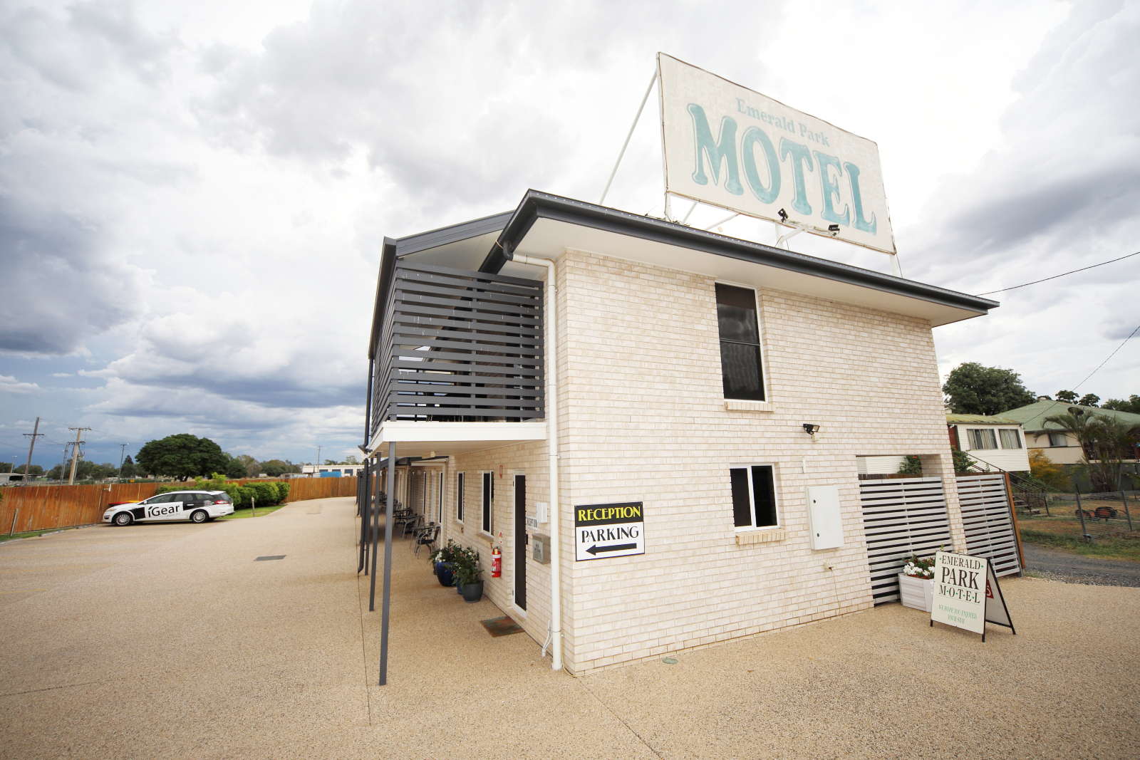 Emerald Park Motel - Cover photo