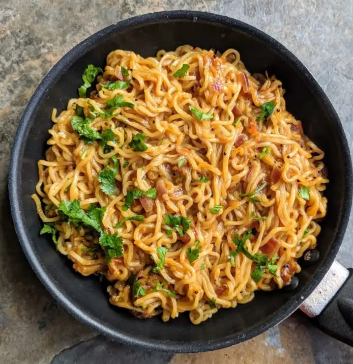 Engineer Maggi Wale - Logo