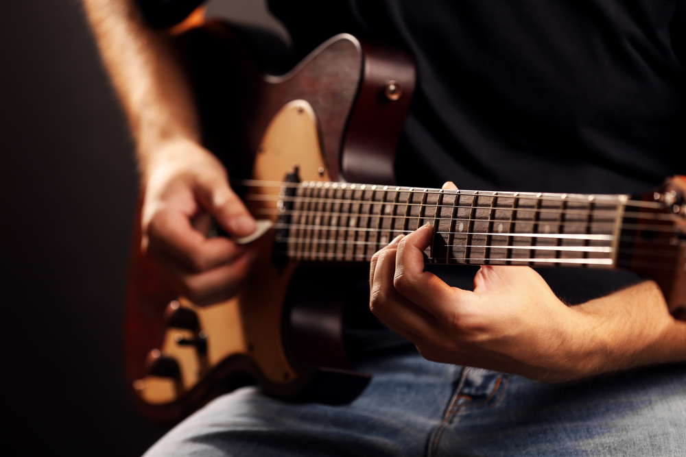 Eric Loi Guitar & Bass Tuition - Logo