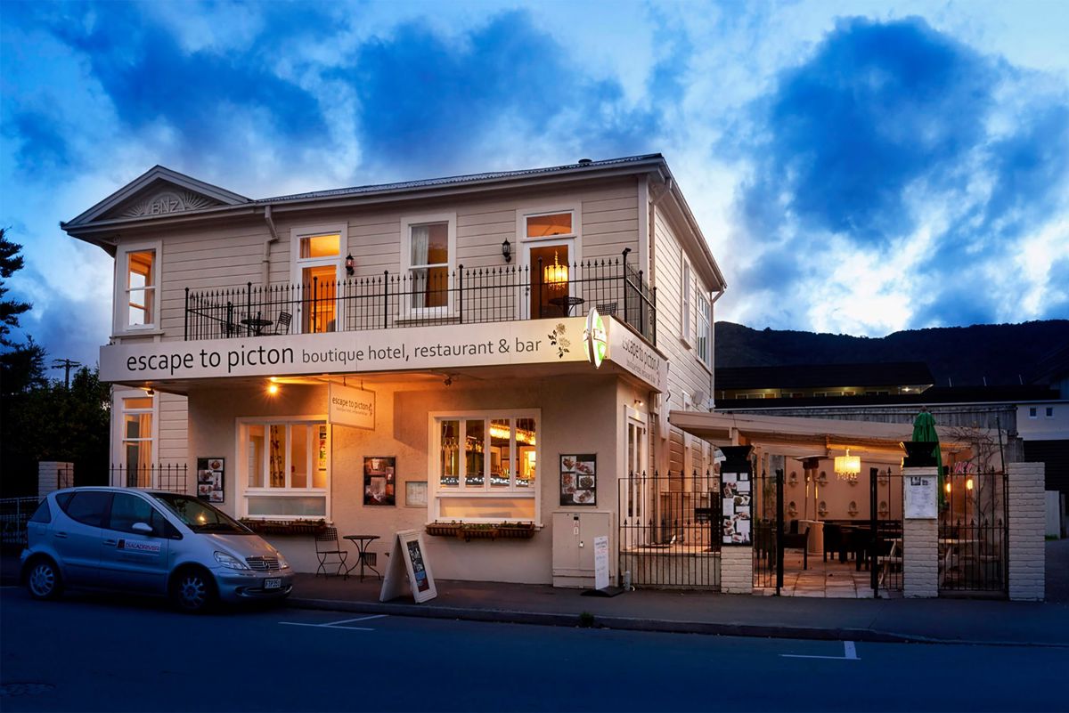 Escape to Picton - Logo