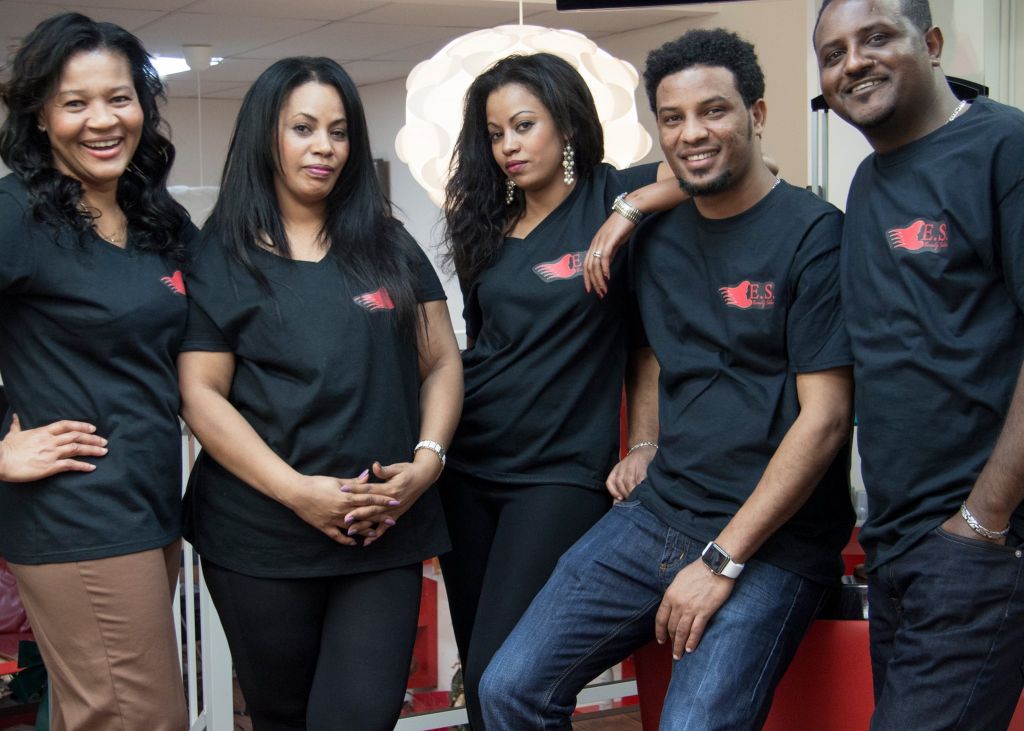 ES Hair and Beauty - Logo