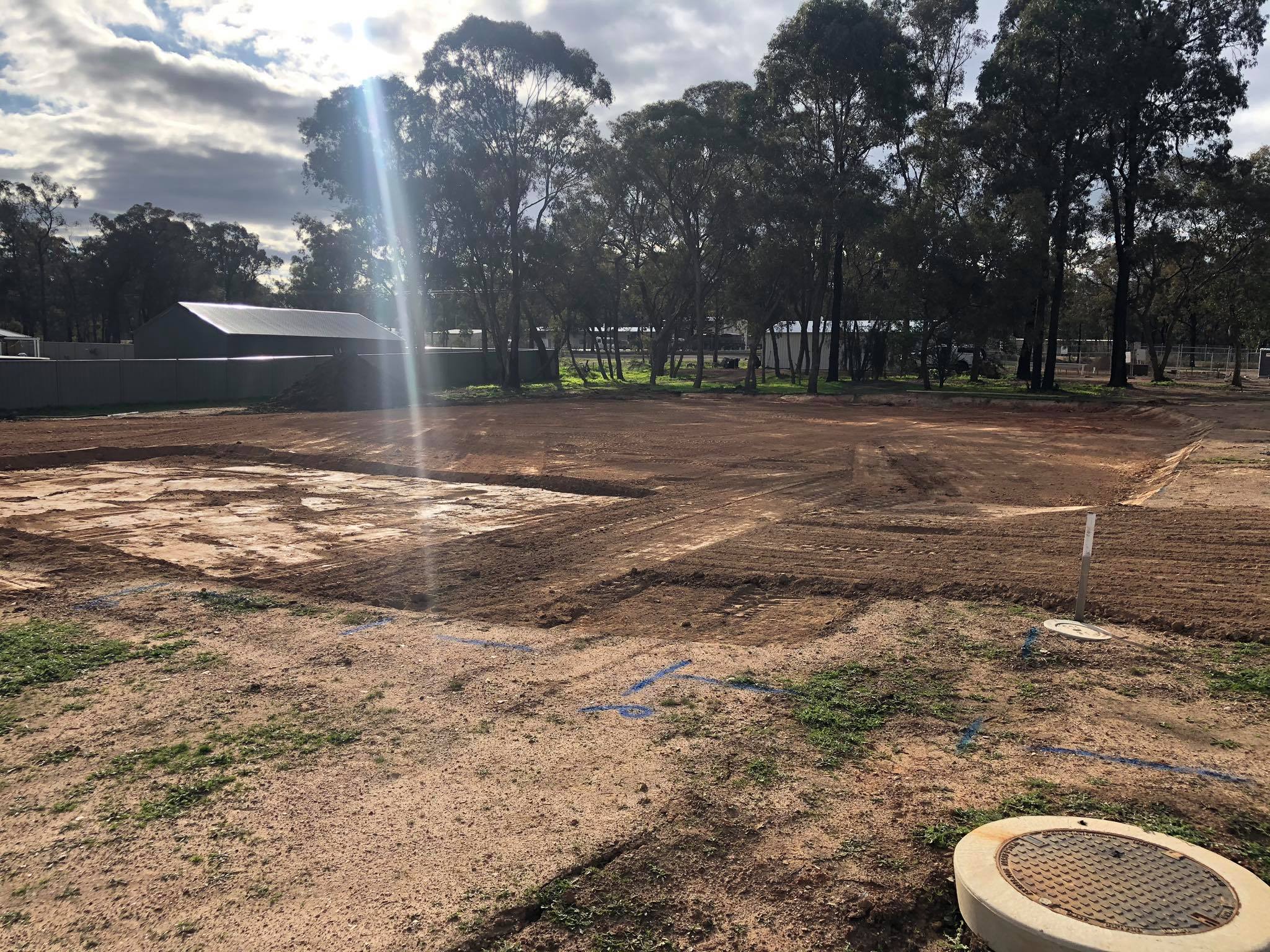 Expert Earthmoving Bendigo - Logo