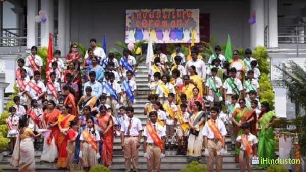 Explore International School - Logo