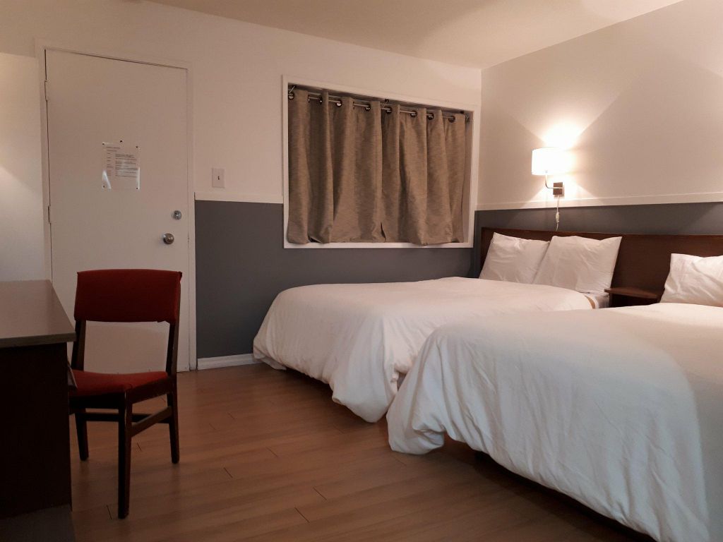 Falcon Nest Motel - Cover photo