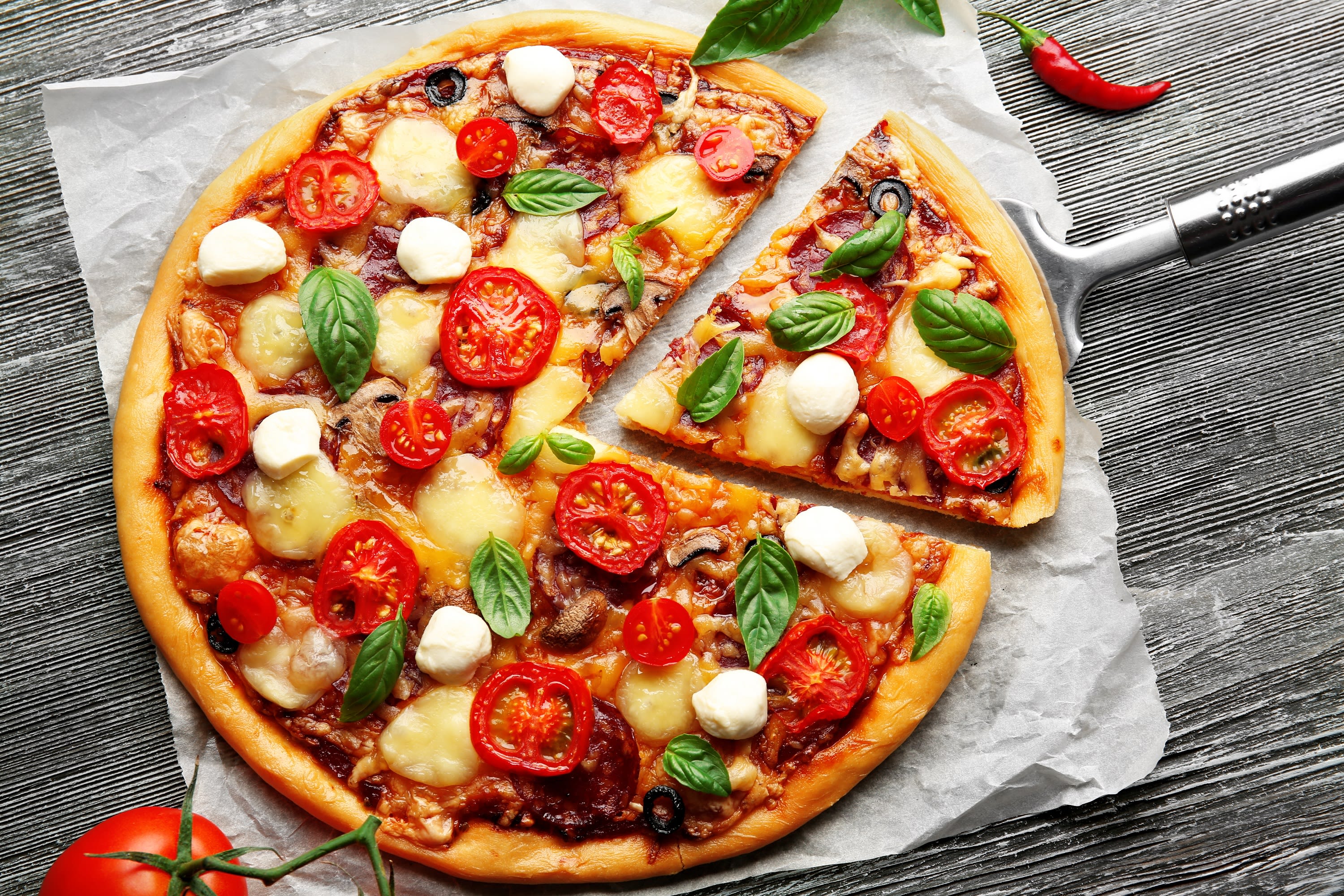 FAMILY PIZZA RESTAURANT - Logo