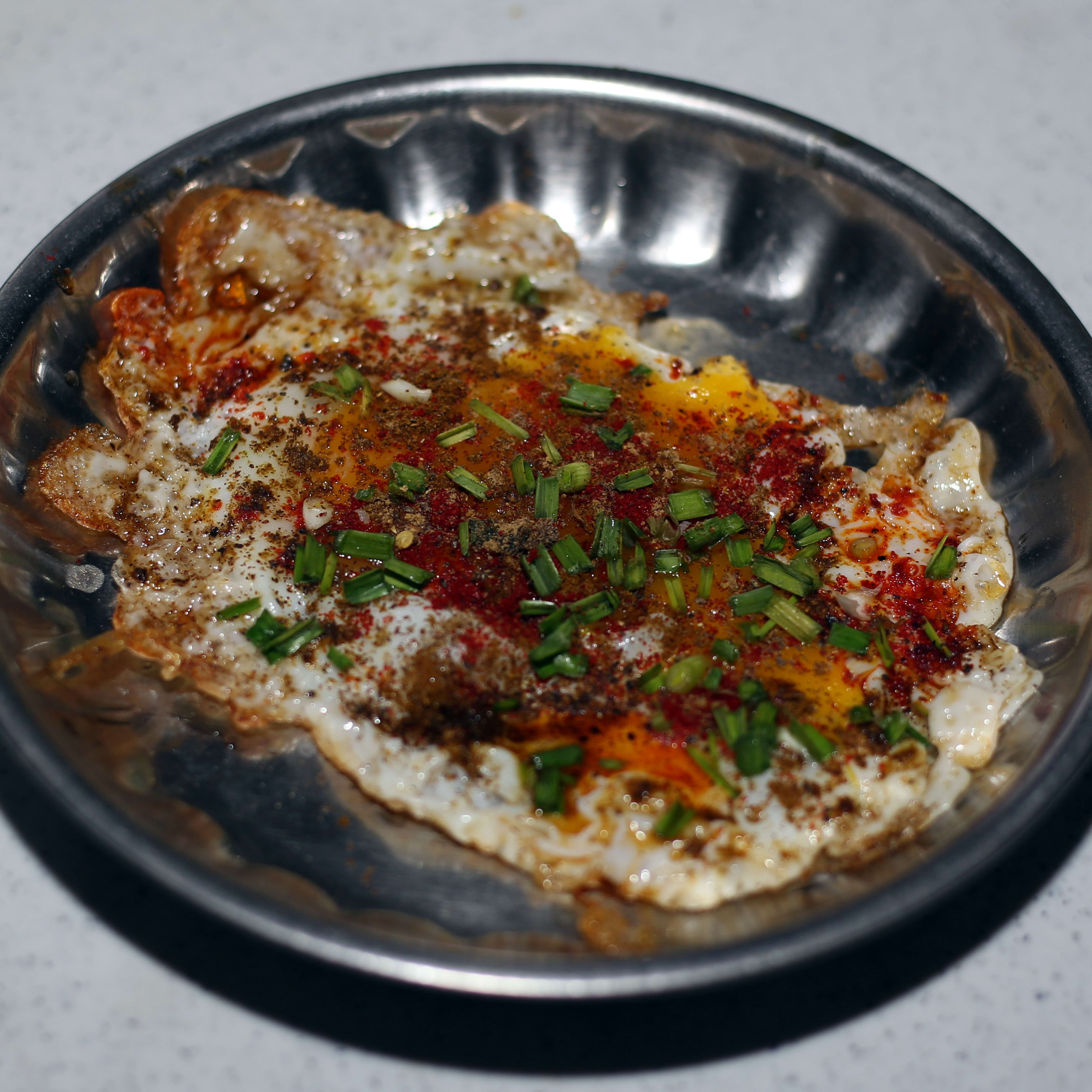 Famous Omlet - Logo