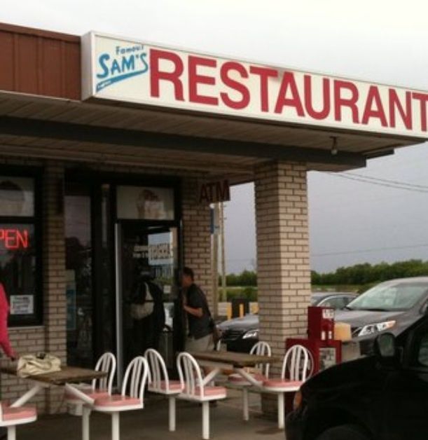 Famous Sams Restaurant - Logo