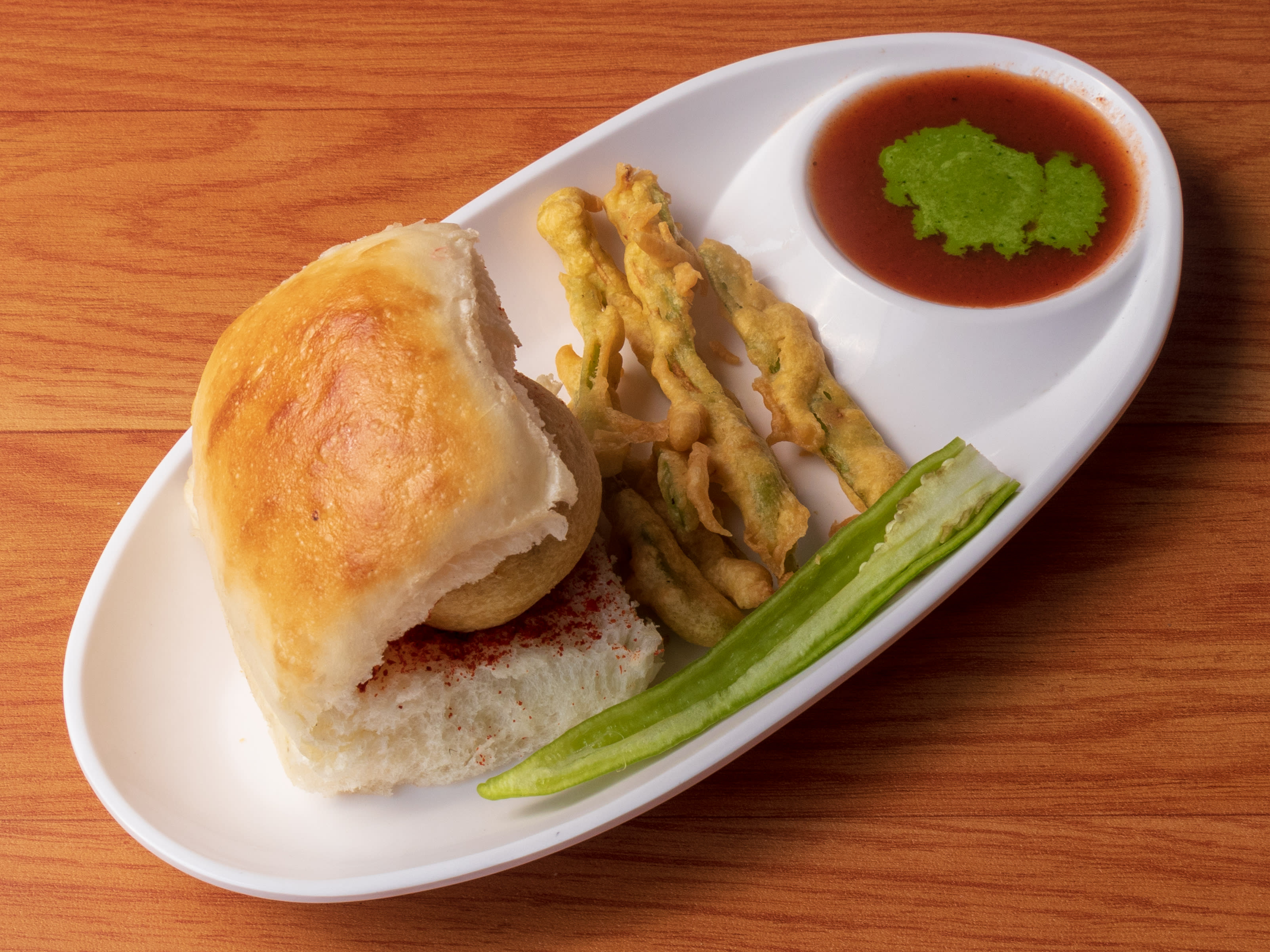 Famous Vadapav - Logo