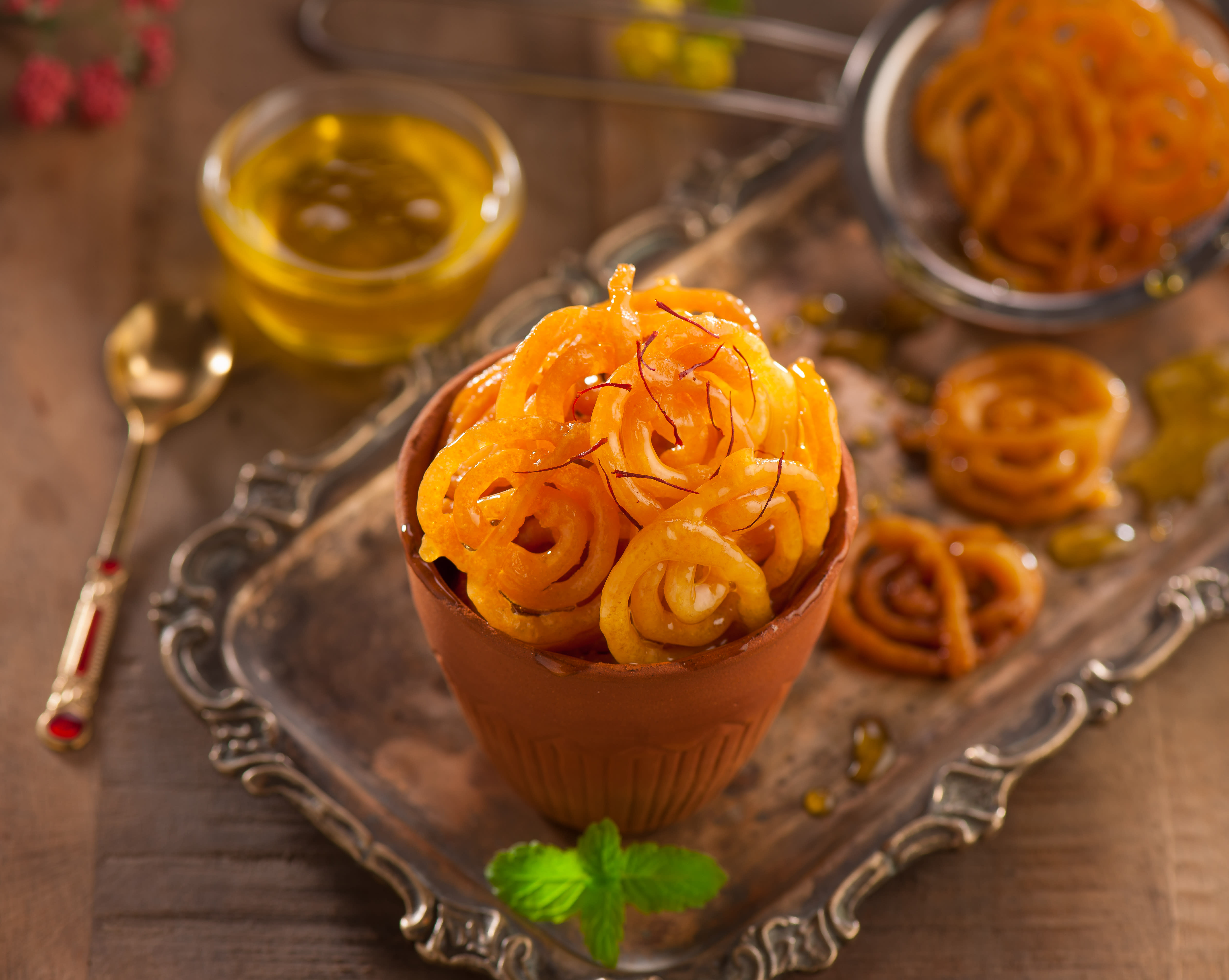 Famous Vadapav - Logo