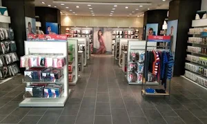 Fashions Unlimited - Logo