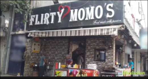 Flirty Momo's - Logo
