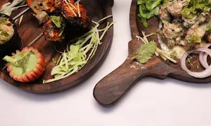 Foodie Raja - Logo