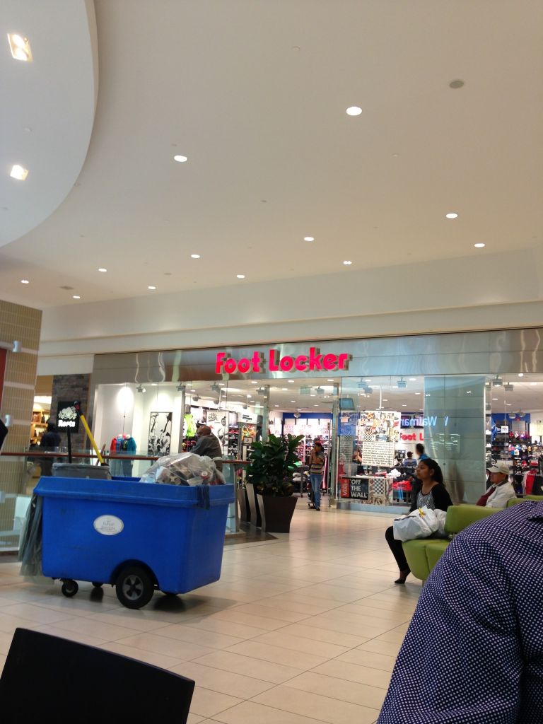 Foot Locker Canada - Logo