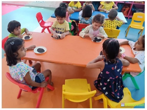 Footprints: Play School & Day Care Creche (Sector 65, G - Logo
