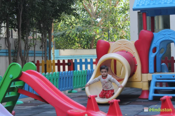 Footprints: Play School & Day Care Creche - Logo
