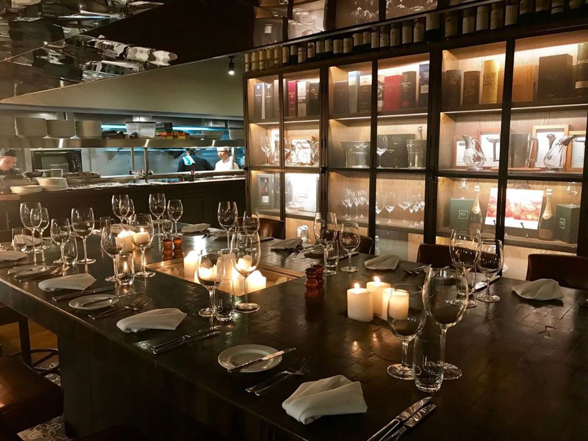 Friends Restaurant - Logo