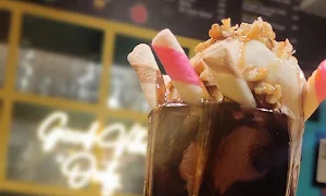 Frio Shake & More - Logo