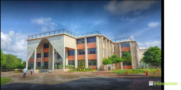 Ganpat University - Logo