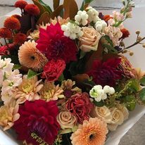 GG's Flowers & Hampers - Logo