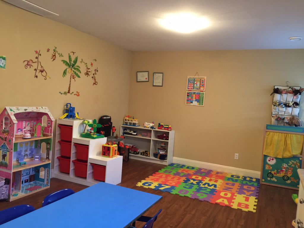 Giggles &a; Grins Child Care Centre - Logo
