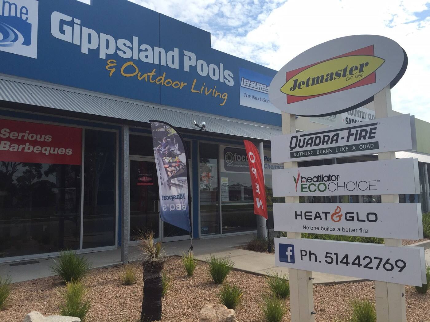 Gippsland Pools and Outdoor Living - Logo
