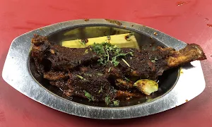 Giri Manja's - Logo