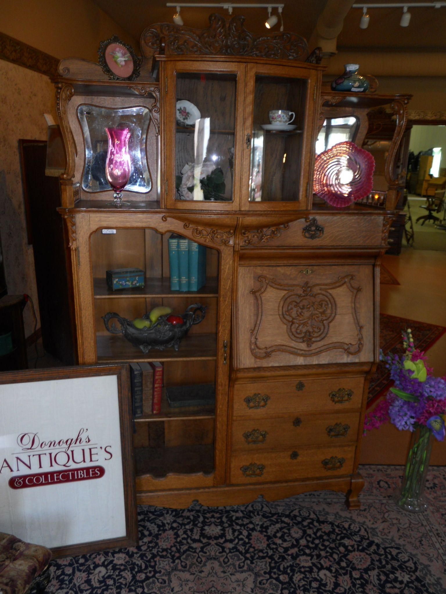 Gisele&s;s Antiques and Collectibles Corner - Cover photo