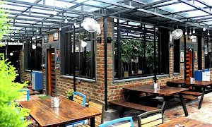 Giselle Resto Cafe - Logo