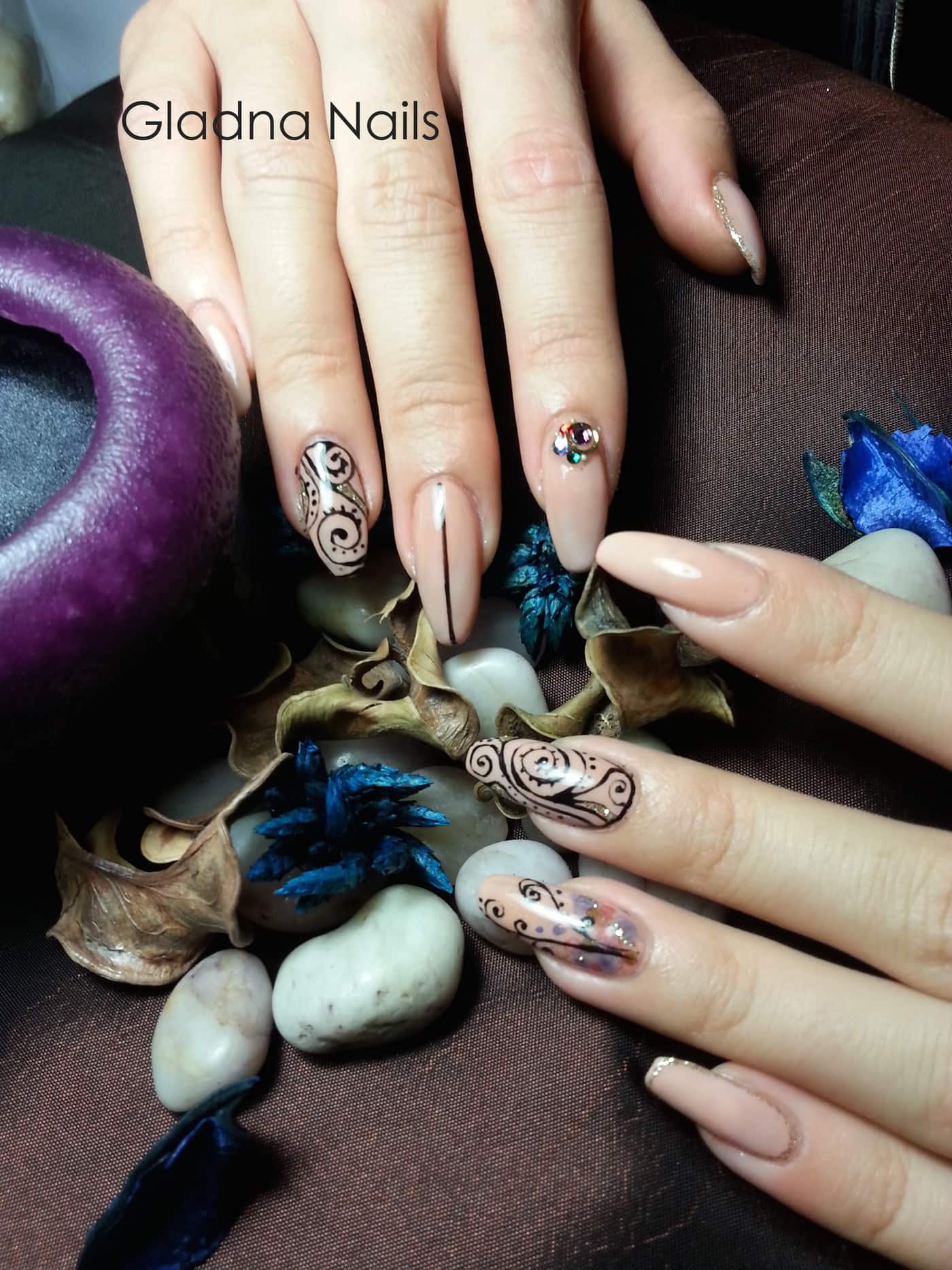 Gladna Nails - Logo