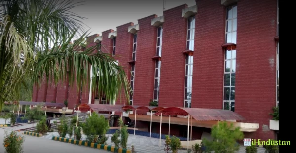 Global College of Engineering and Technology - Logo