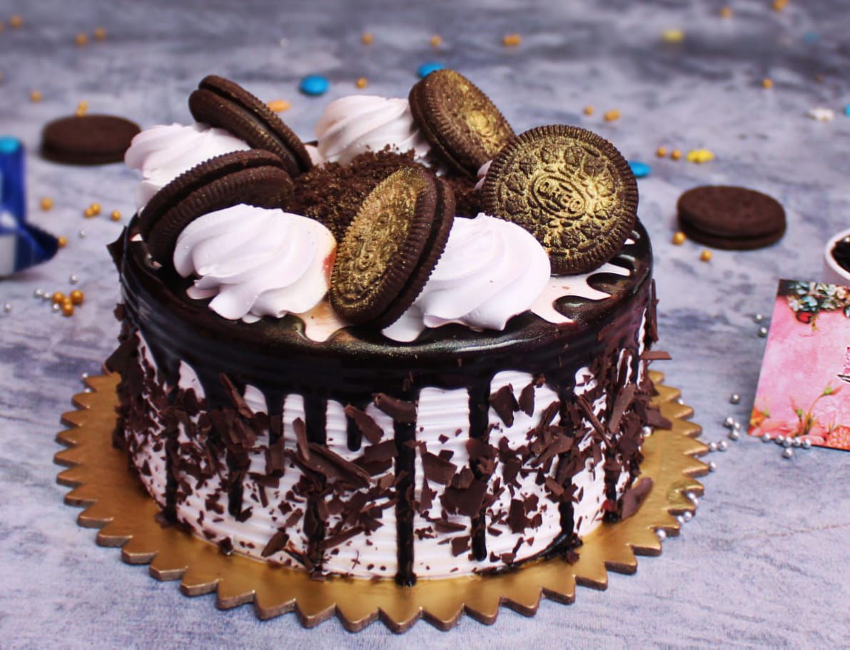 golden bakers cake - Logo