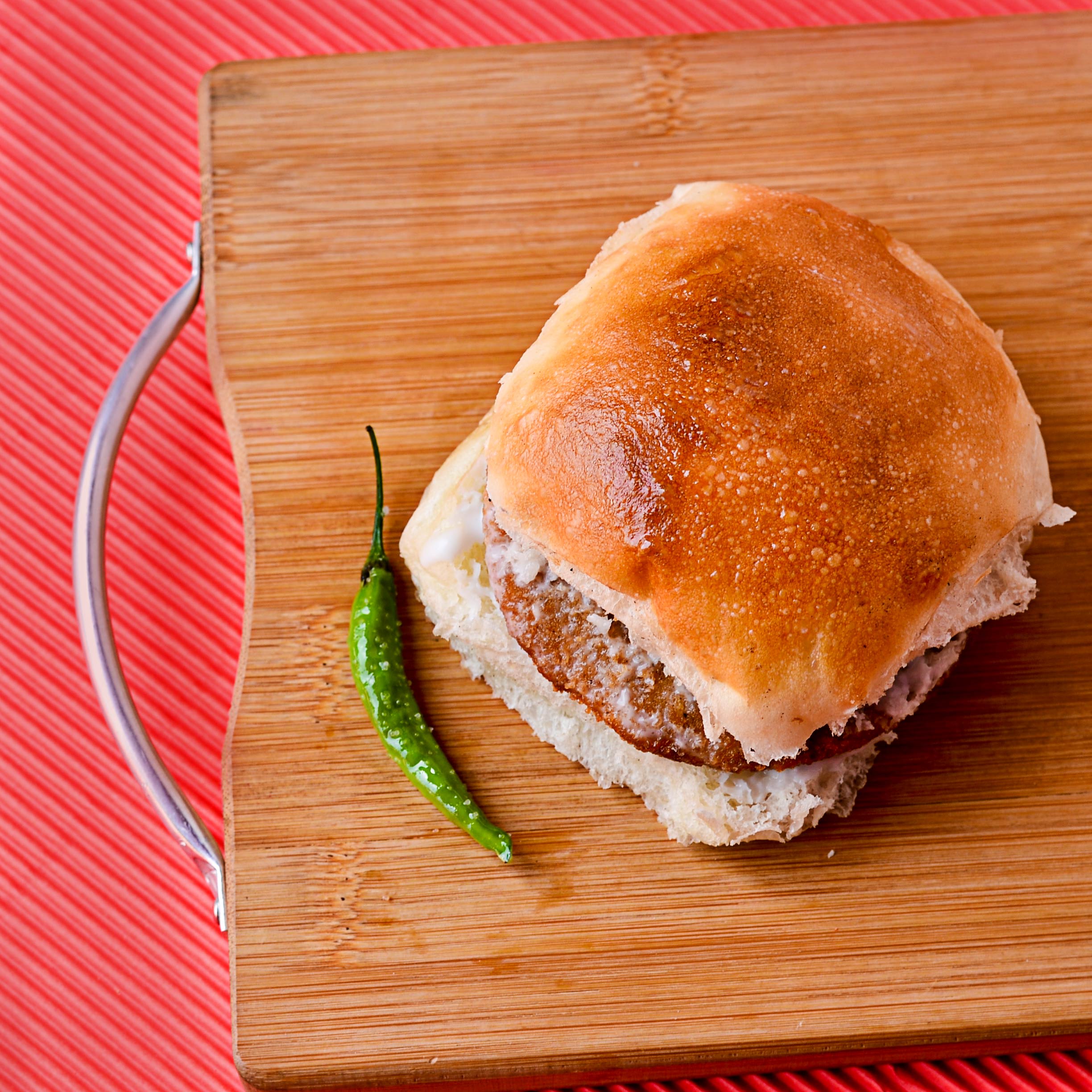 Goli Vada Pav No.1 - Logo
