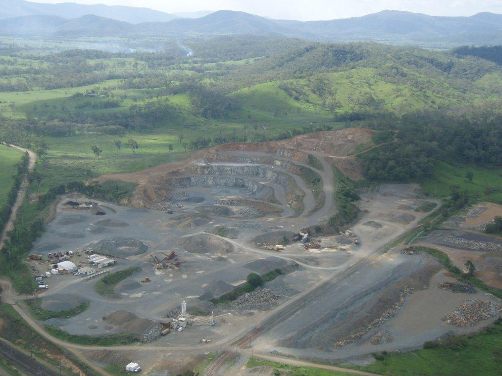 GroMac Quarries - Logo