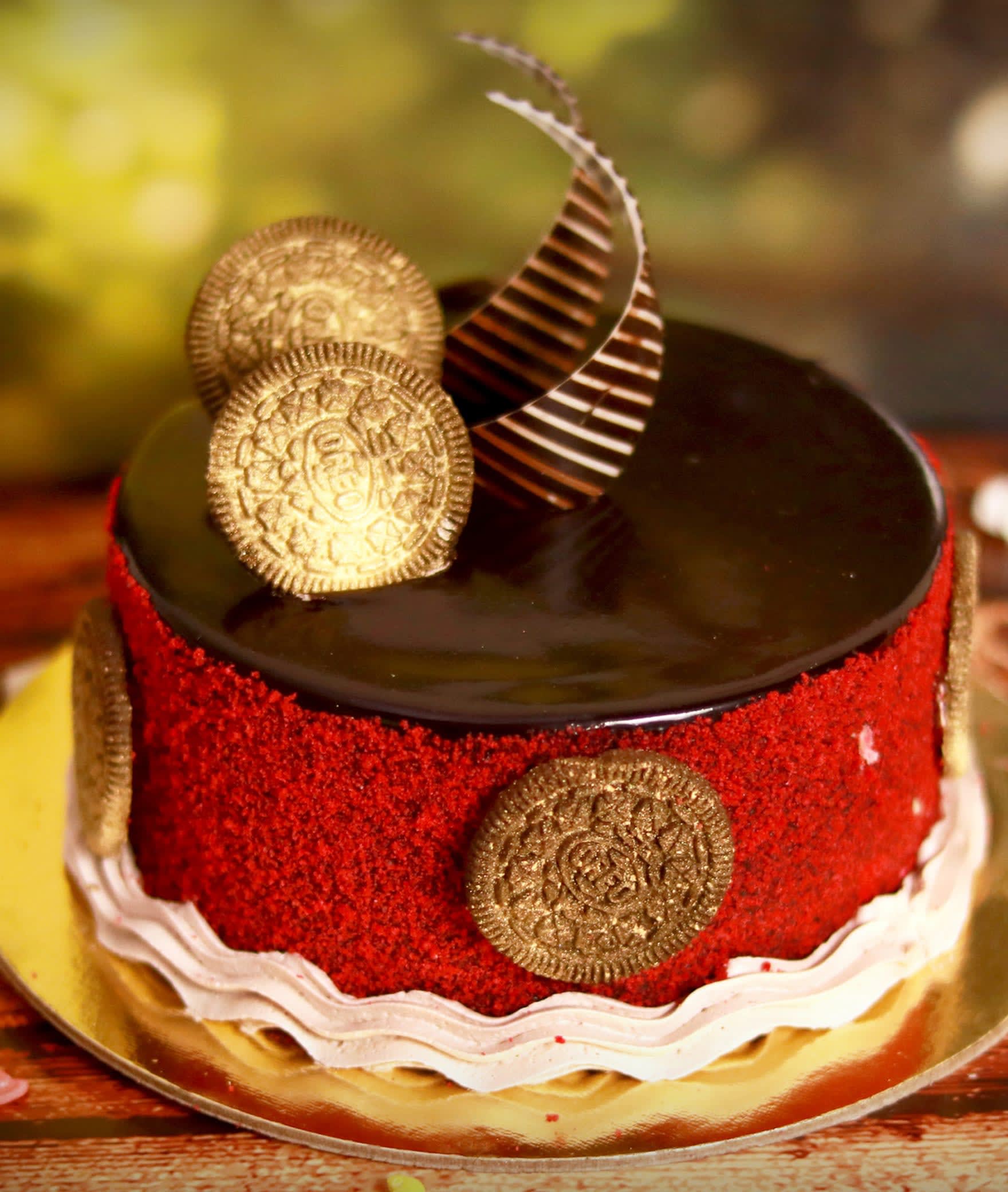 Guruh Cakes (100% Veg) - Logo