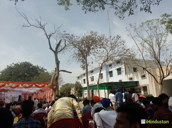 Guru Kashi College - Logo