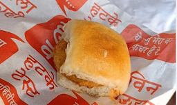 Hatke Vada - Logo