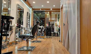 Hair & Byond - Logo